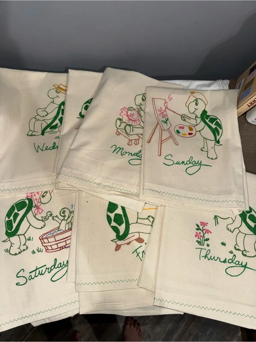 Vintage Turtle Days of the Week Embroidery Tea Towels complete set NoS